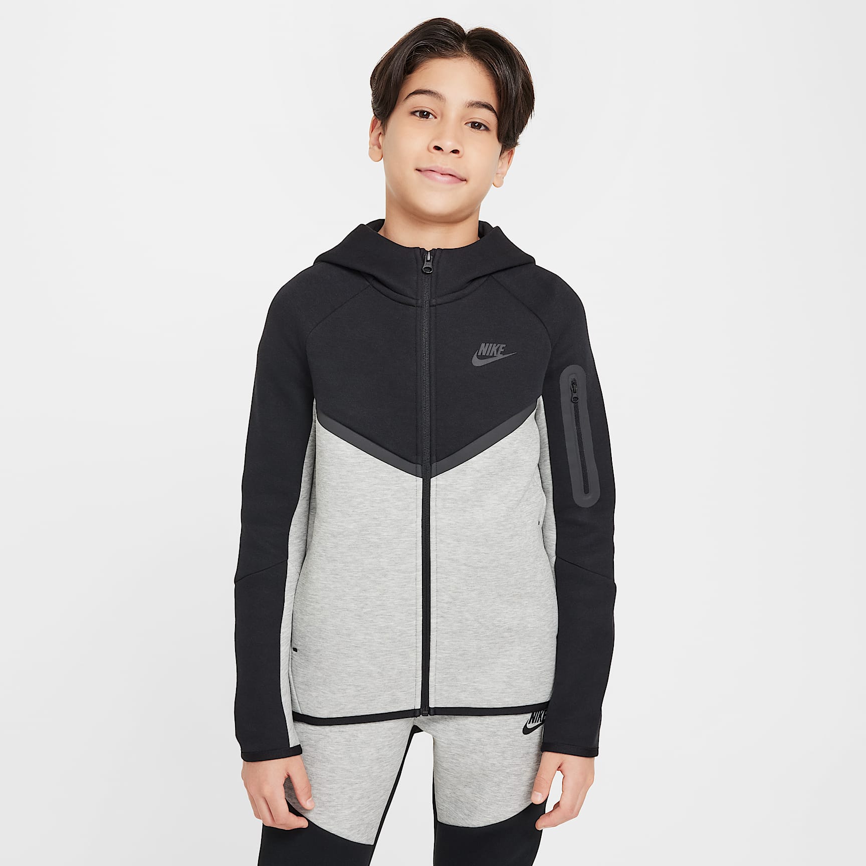 Nike Sportswear Tech Fleece Older Kids' Full-Zip Hoodie. Nike LU